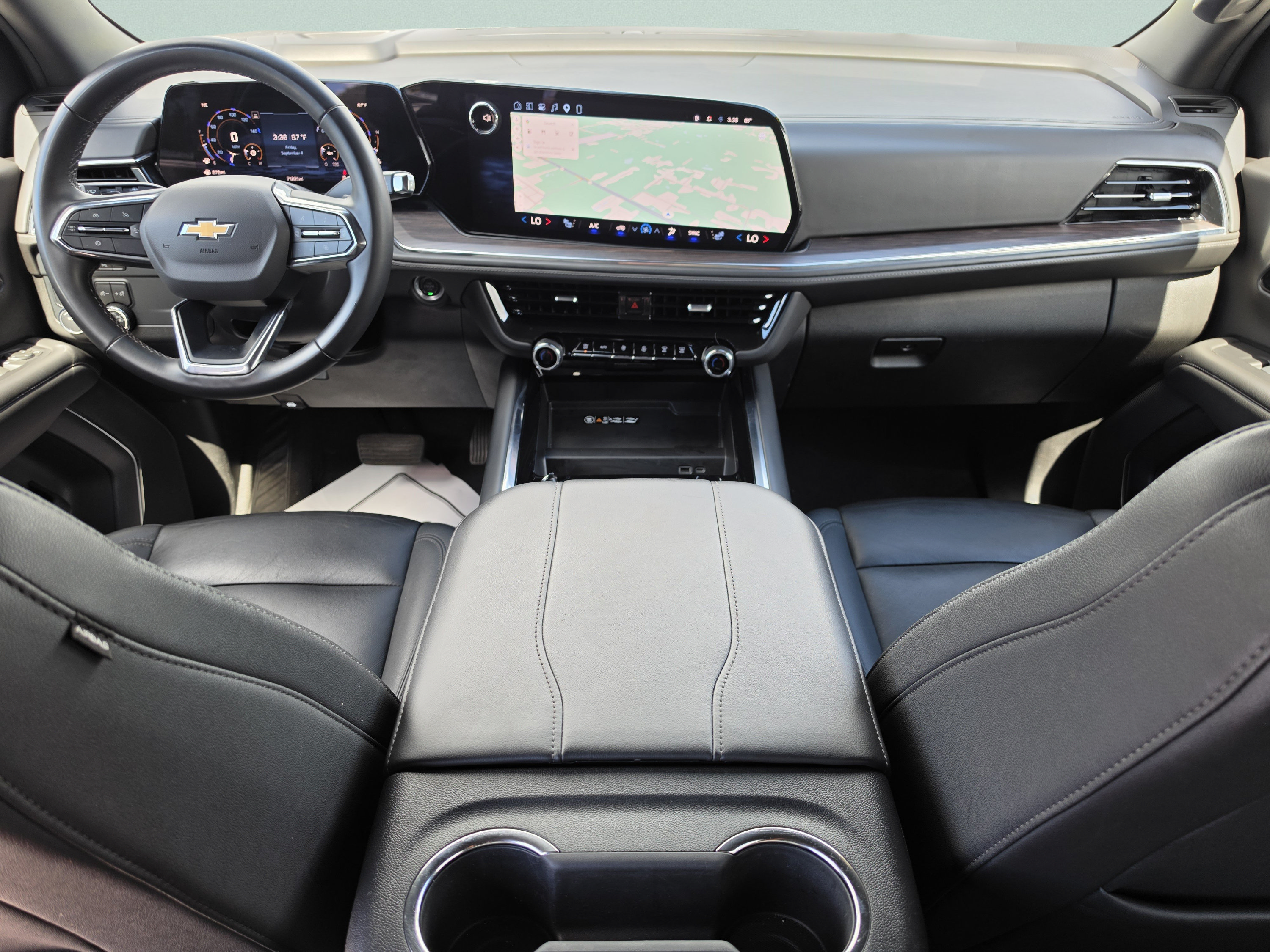 Used 2025 Chevrolet Suburban LT RWD image 19