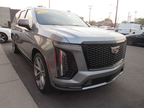 Used 2025 Cadillac Escalade ESV Sport w/ Touring Package AWD/4WD image 4
