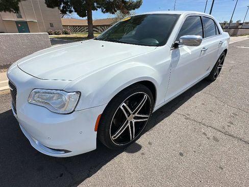 Used 2018 Chrysler 300 Limited w/ Safetytec Plus Group image 8