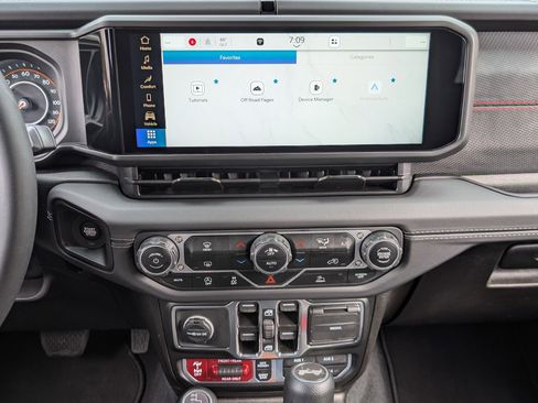 Used 2024 Jeep Wrangler Rubicon image 24