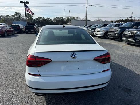 Used 2018 Volkswagen Passat 3.6 image 5