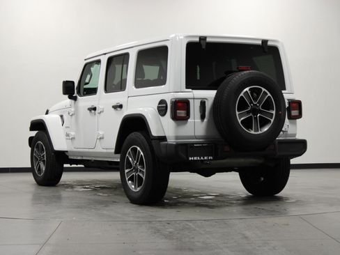 Used 2023 Jeep Wrangler Sahara image 6