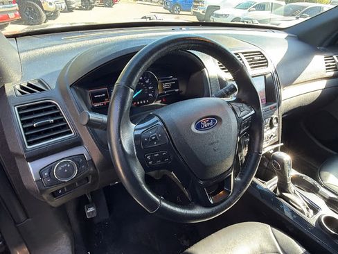 Used 2019 Ford Explorer XLT w/ Equipment Group 202A FWD image 10