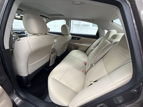 Used 2016 Nissan Altima 2.5 SV w/ Convenience Package FWD image 12