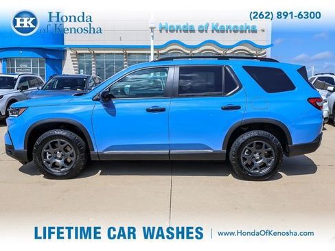 Certified 2025 Honda Pilot TrailSport image 2