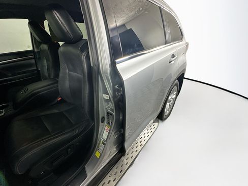 Used 2016 Toyota Highlander Limited AWD/4WD image 12