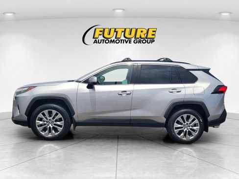 Used 2022 Toyota RAV4 XLE Premium FWD image 6