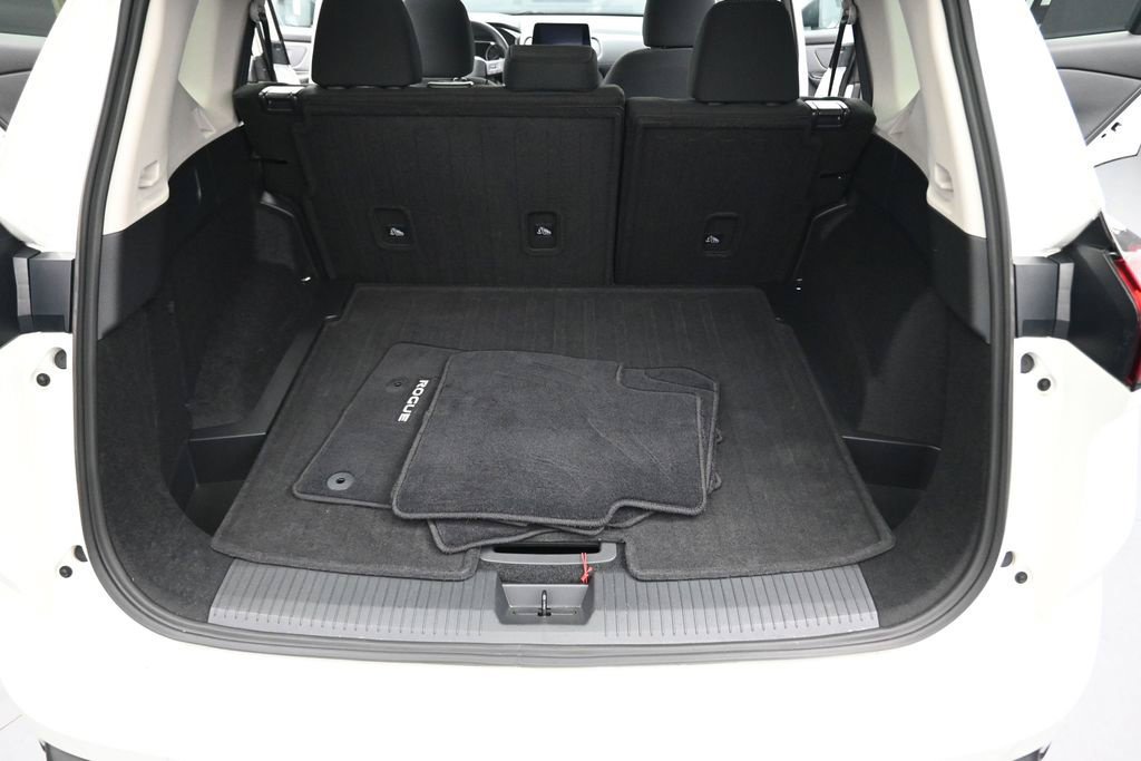 Used 2025 Nissan Rogue S AWD/4WD image 14