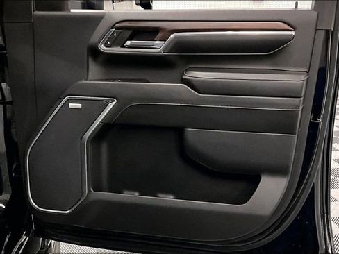 Used 2024 GMC Sierra 2500 SLT w/ SLT Premium Package image 21