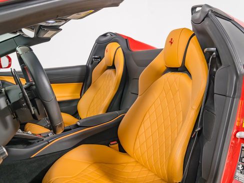 Used 2021 Ferrari 812 GTS RWD image 34