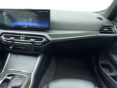 Used 2024 BMW 430i Convertible image 32