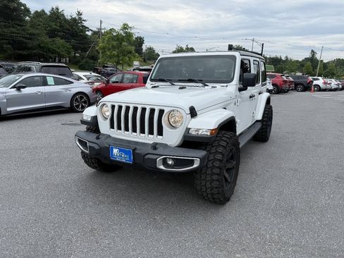 Used 2020 Jeep Wrangler Unlimited Sahara AWD/4WD image 2
