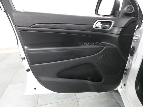 Used 2019 Jeep Grand Cherokee Altitude image 23