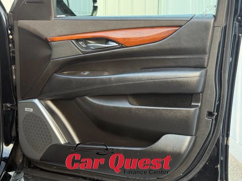 Used 2016 Cadillac Escalade Luxury AWD/4WD image 26