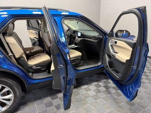 Used 2022 Ford Explorer XLT w/ Equipment Group 202A AWD/4WD image 21