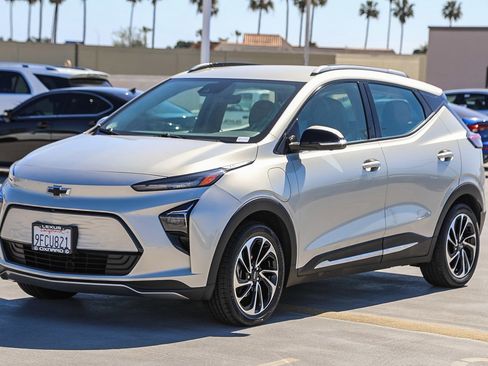 Used 2023 Chevrolet Bolt EUV Premier image 3