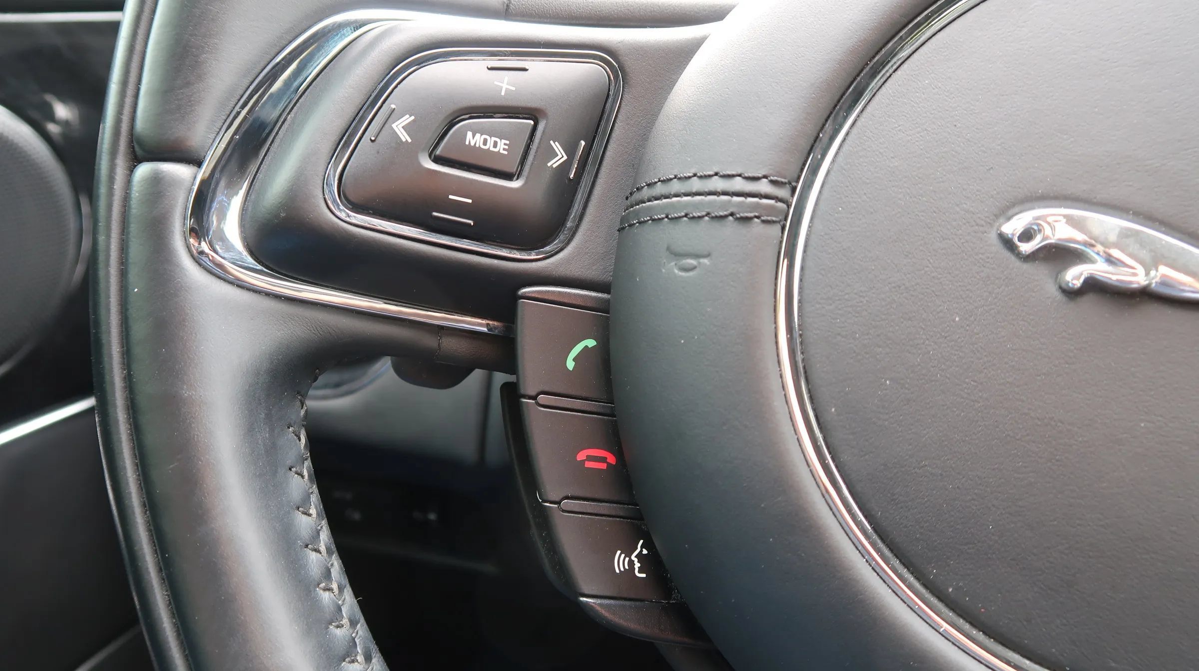 Used 2014 Jaguar XJ R LWB RWD image 36