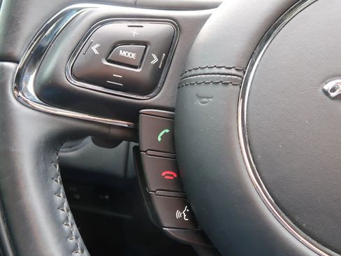 Used 2014 Jaguar XJ R LWB RWD image 36