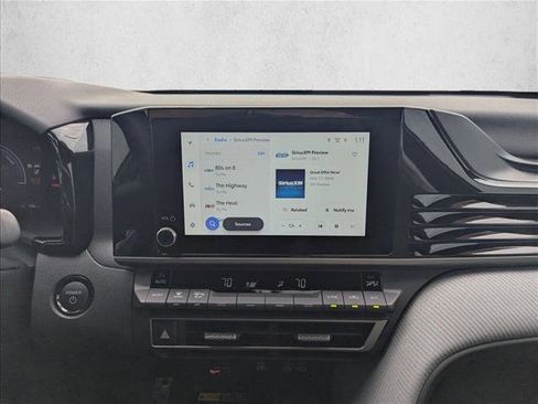 Used 2025 Toyota Camry SE image 12