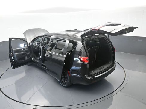 Used 2023 Chrysler Pacifica Limited w/ S Appearance Package image 69