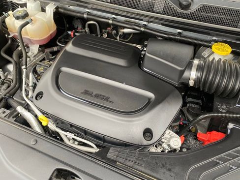 Used 2023 Chrysler Voyager LX FWD image 13