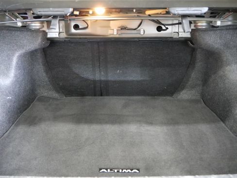 Used 2024 Nissan Altima 2.5 SV FWD image 24