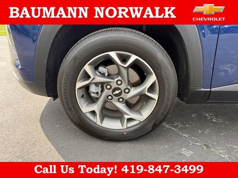 Used 2024 Chevrolet Trax LT w/ Driver Confidence Package FWD image 21