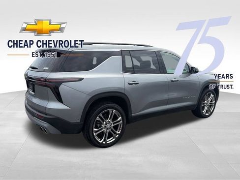 Used 2025 Chevrolet Traverse LT w/ Enhanced Driving Package AWD/4WD image 5