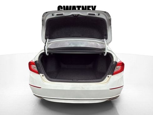 Used 2018 Honda Accord Sport image 13