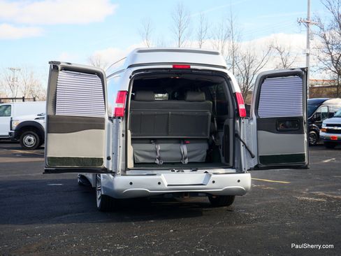 Used 2018 GMC Savana 2500 w/ Enhanced Convenience Package image 21