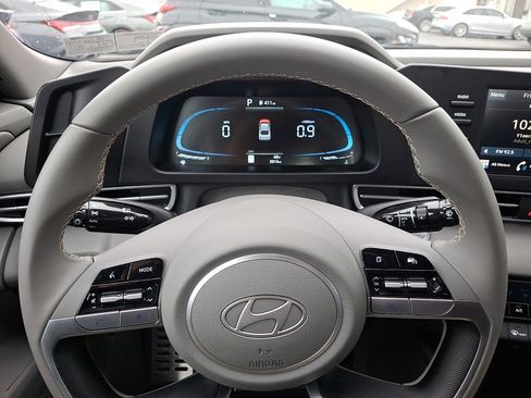 Certified 2025 Hyundai Elantra Sport image 20