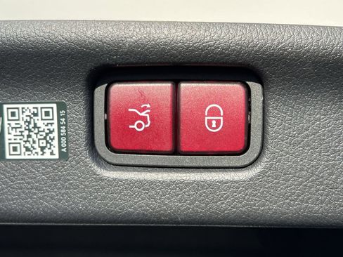 Used 2022 Mercedes-Benz C 300 4MATIC Sedan image 24