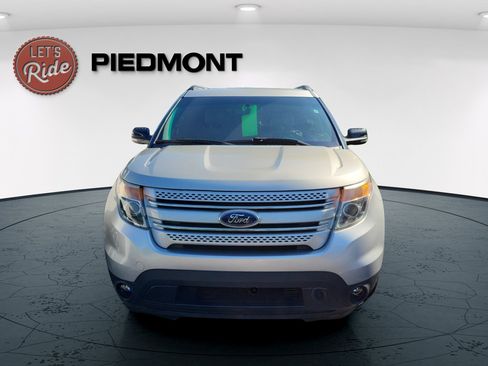 Used 2014 Ford Explorer XLT w/ Equipment Group 202A FWD image 2