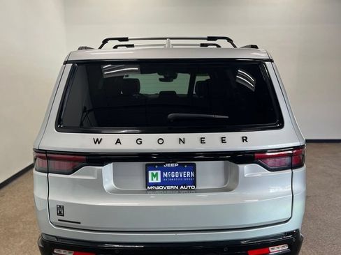 Used 2023 Jeep Wagoneer Series II AWD/4WD image 3