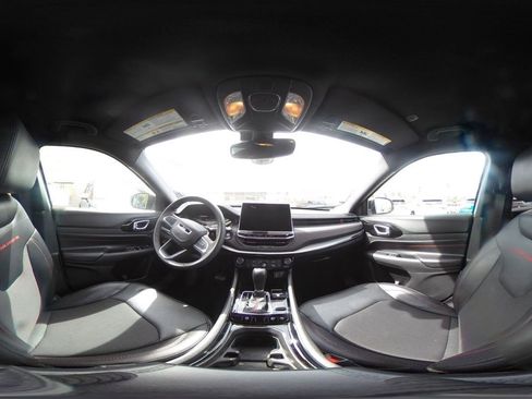 Used 2025 Jeep Compass Trailhawk image 41