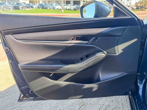 Used 2023 MAZDA MAZDA3 s image 19