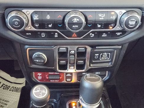 Used 2024 Jeep Gladiator Rubicon AWD/4WD image 20