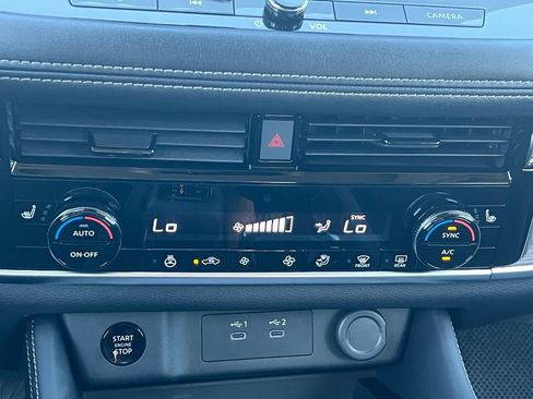 New 2026 Nissan Rogue Platinum image 4