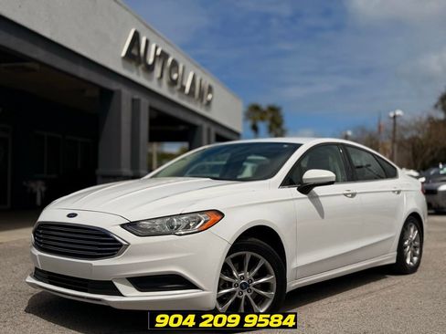 Used 2017 Ford Fusion SE w/ Fusion SE Technology Package FWD image 1