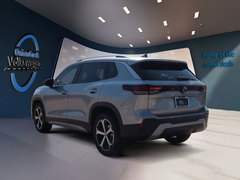 Certified 2025 Volkswagen Tiguan SE FWD image 6