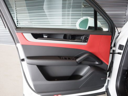 New 2026 Porsche Cayenne image 26