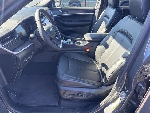 New 2025 Jeep Grand Cherokee Limited image 11