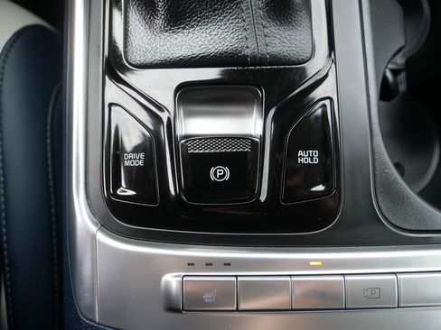 Used 2025 Kia Carnival EX FWD image 32