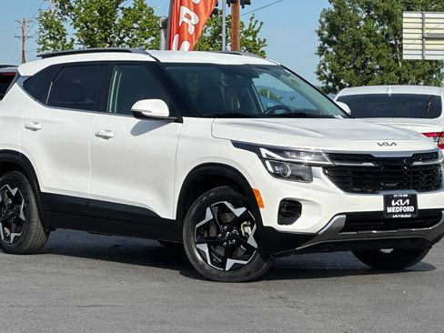 Used 2025 Kia Seltos EX AWD/4WD image 2
