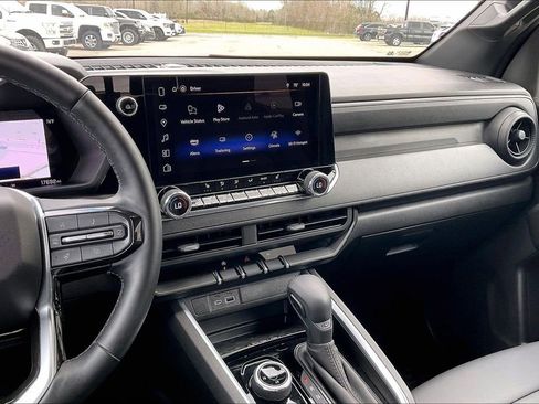 Used 2025 Chevrolet Colorado Trail Boss image 9