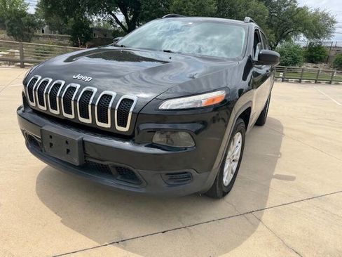 Used 2016 Jeep Cherokee Sport image 4