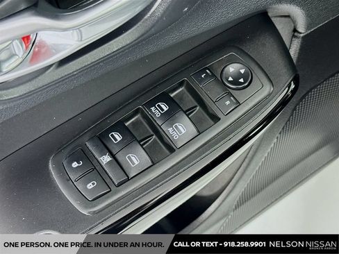 Used 2019 Jeep Cherokee Latitude Plus FWD image 17