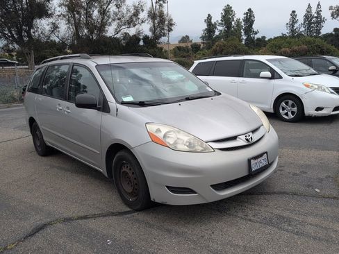 Used 2009 Toyota Sienna CE FWD image 3