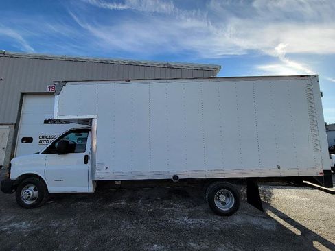 Used 2014 Chevrolet Express 4500 Extended image 7
