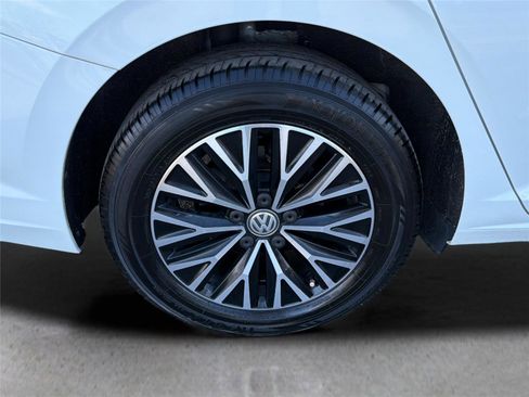 Used 2020 Volkswagen Jetta SE w/ SE Cold Weather Package image 32